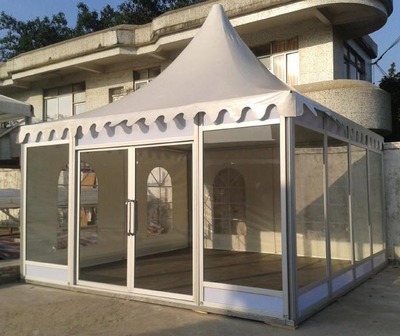 尖頂玻璃墻體篷房